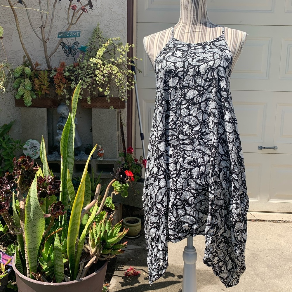 Floral paisley sleeveless assymetrical flare dress